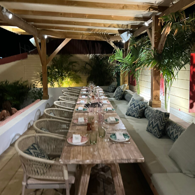 Le Java Restaurant à Saint-Martin est réputé pour sa cuisine délicieuse et son ambiance chaleureuse. Situé au cœur de l'île, il offre une expérience culinaire unique mêlant saveurs méditerranéennes et influences israéliennes. De plus, les résidences de vacances The Hills Residence sont un choix idéal pour profiter d'un séjour confortable et relaxant à proximité de ce magnifique restaurant. Avec leurs vues pittoresques et leur atmosphère accueillante, ces locations de vacances offrent le cadre parfait pour des moments inoubliables à Saint-Martin.