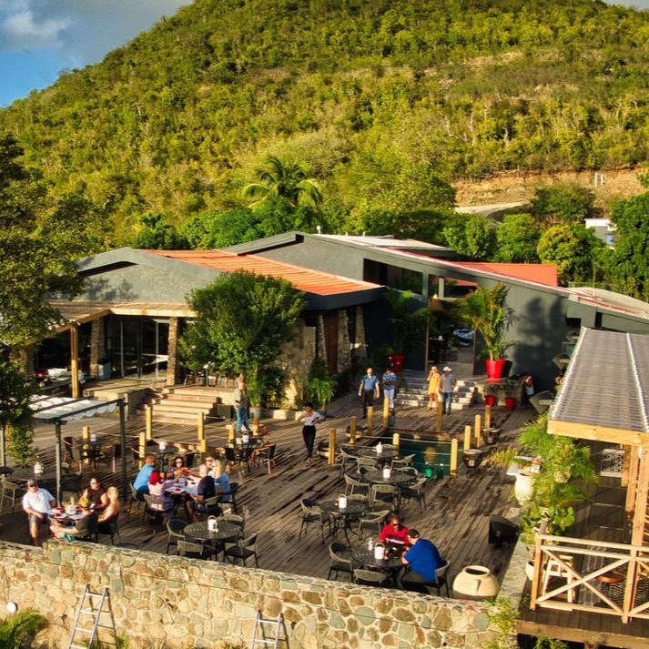 Le restaurant Bamboo House à Saint-Martin propose une expérience culinaire exceptionnelle avec sa fusion asiatique contemporaine, ses sushis primés, ses steaks de qualité et ses saveurs internationales 1. Les locations de vacances The Hills Residence à Sint Maarten offrent un hébergement idéal à proximité du restaurant Bamboo House, vous permettant de profiter d'un séjour confortable tout en découvrant les délices culinaires de l'île